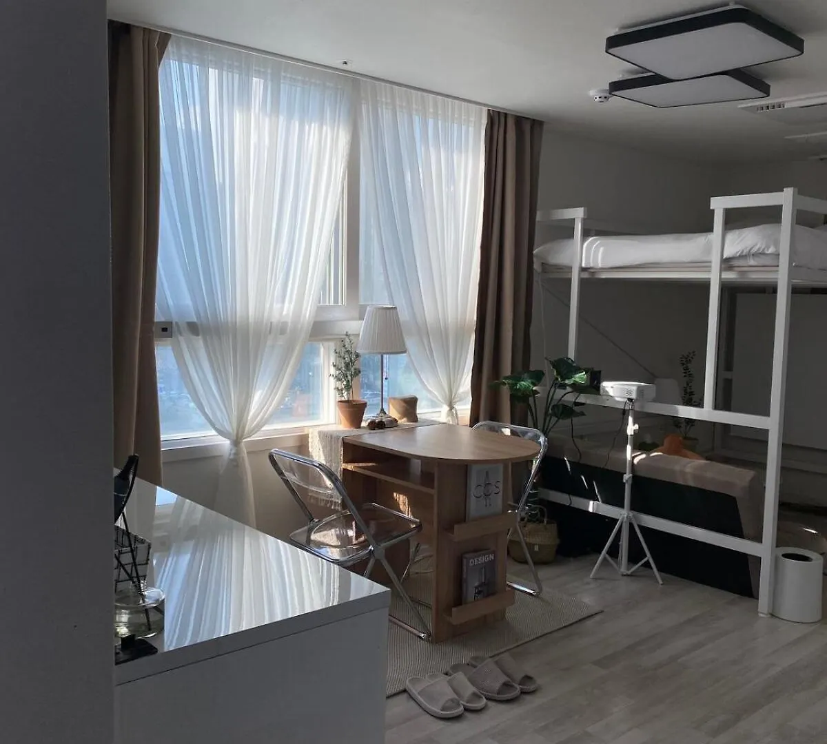# Yeouido 10 Minutes # Yeongdeungpo Market Station 1 Minute # Urban Forest Speed Sensibility # Long Stay Seoul Apartment